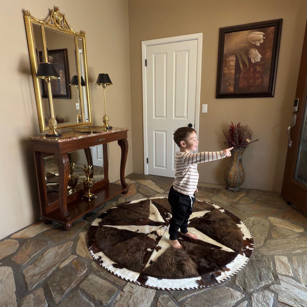 Cowhide Star Rug | Round with Bison Fill – Brindel