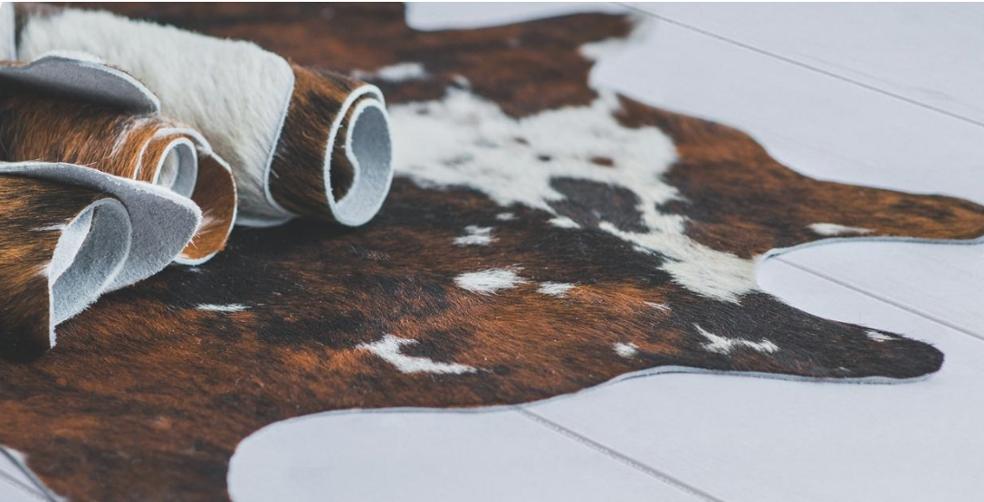 Cowhide Rug | Brown & White Hair-On – Natural Cut